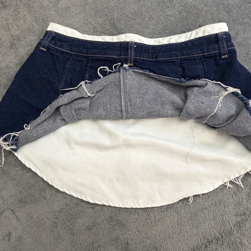 BDG Urban Outfitters Layered Denim Mini Skirt Dark Wash Raw Hem Pleated Medium - Picture 5 of 7
